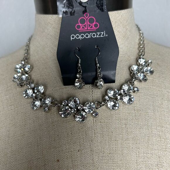 Paparazzi Silver Crystal Necklace Set - Picture 1 of 3